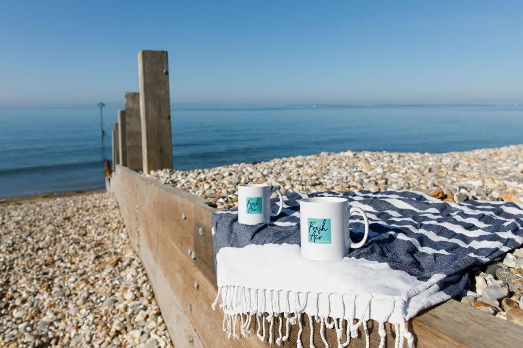 Panoramic Sea Views In Beachfront Apt W Balcony Bognor Regis Exterior photo